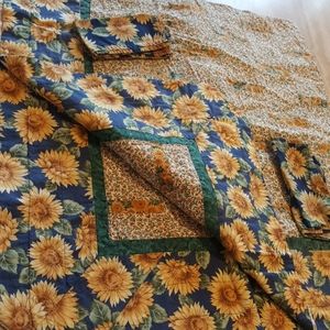 Sunflower Quilted Tablecloth w/4 matching knapkin